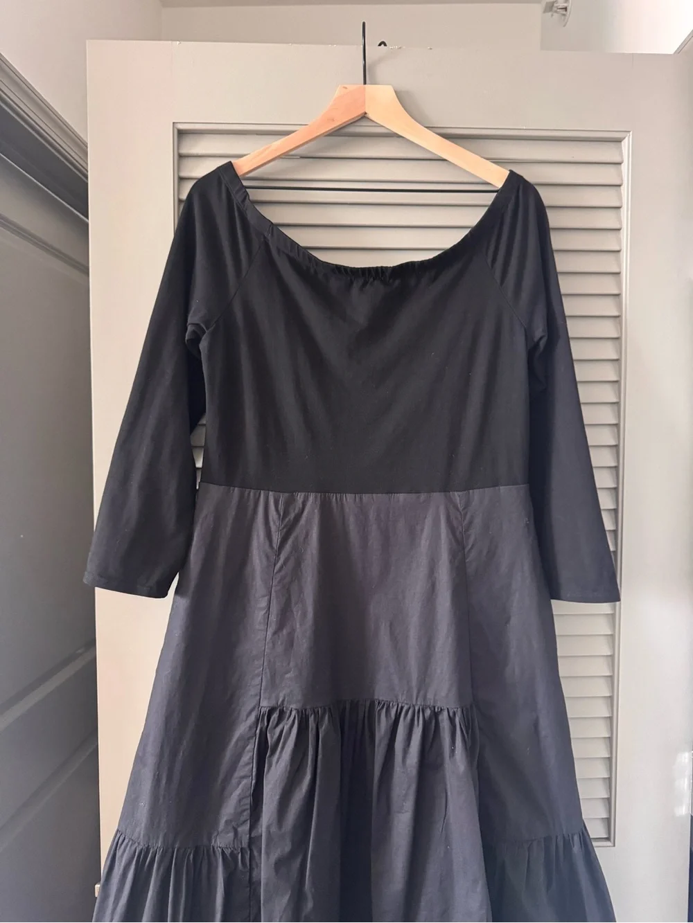 Tuckernuck | Black Off-Shoulder Marissa Long Sleeve Tiered Midi Dress ~ XXL